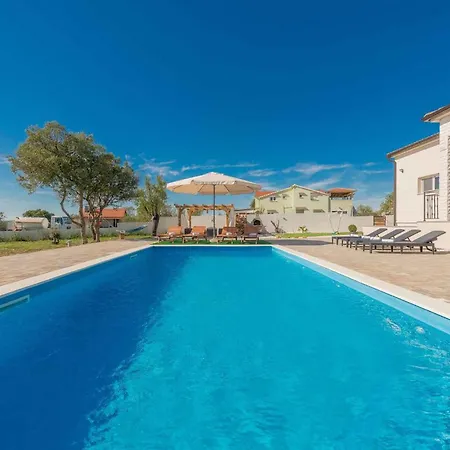 Casa de Férias In 51845 Tinj