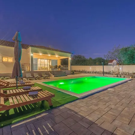 Holiday home In 51845 Tinj